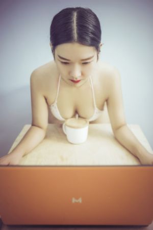 姑娘的故事中文在线观看_720在线观看完整版